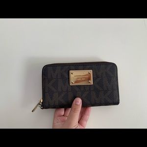 Michael kors wallet